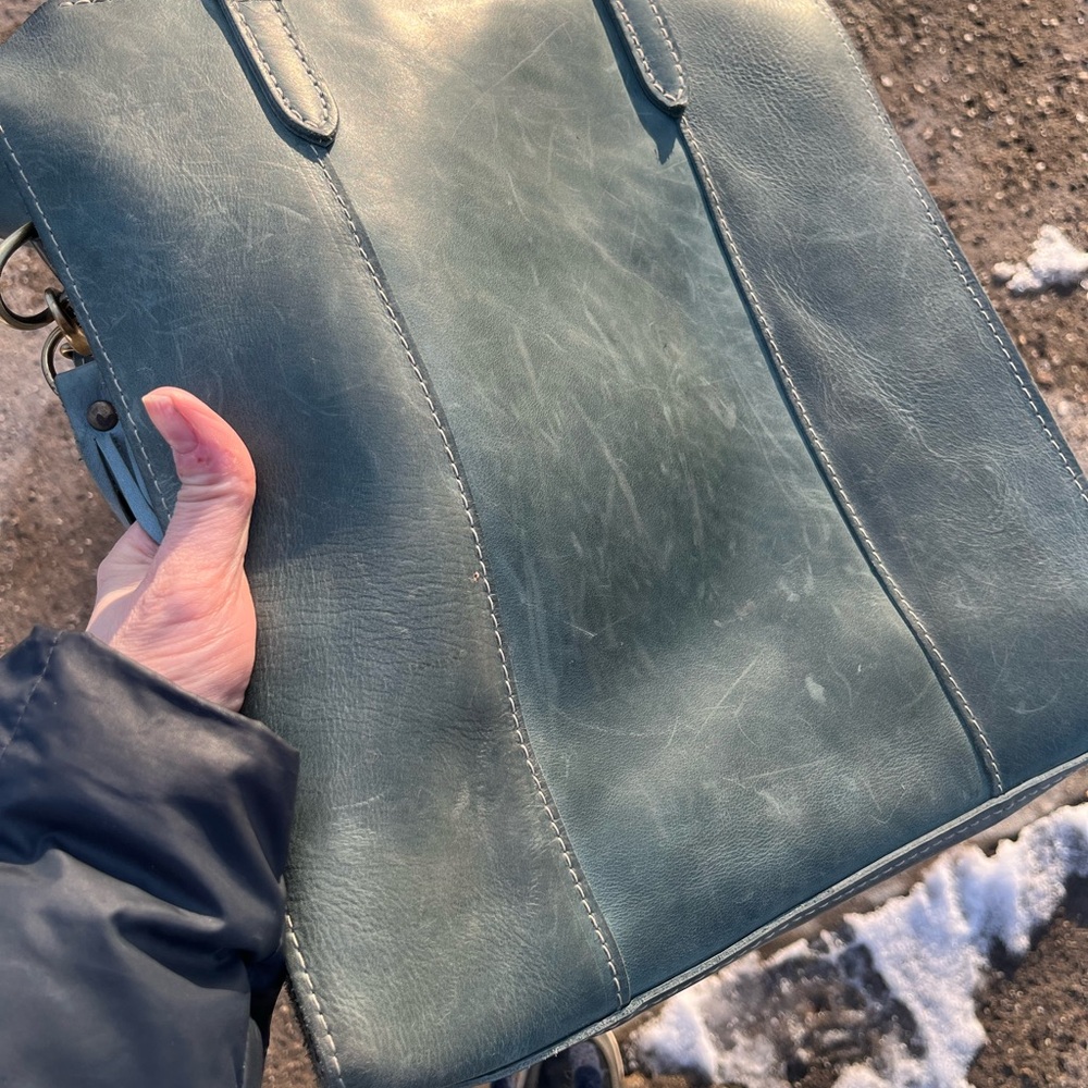 PORTLAND LEATHER CO | Large Lola Zipper Crossbody Tote - Aqua - Picture 9 of 9